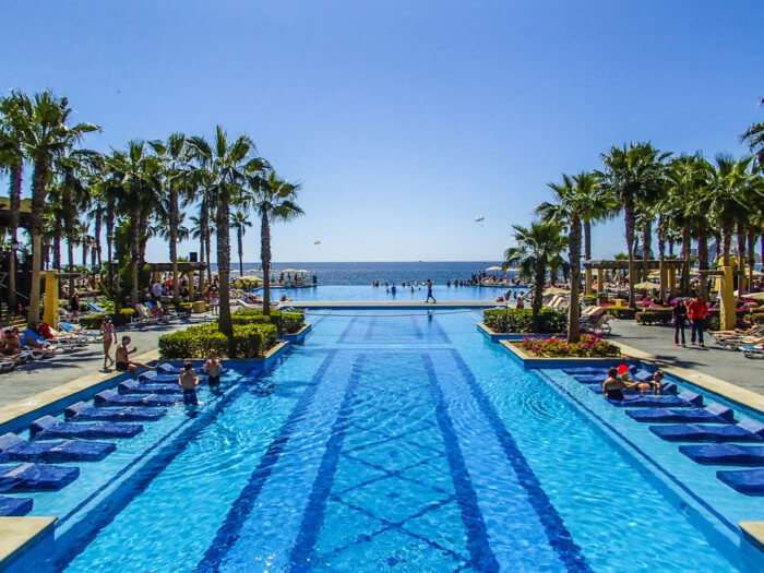 The Pros and Cons of a all inclusive resort