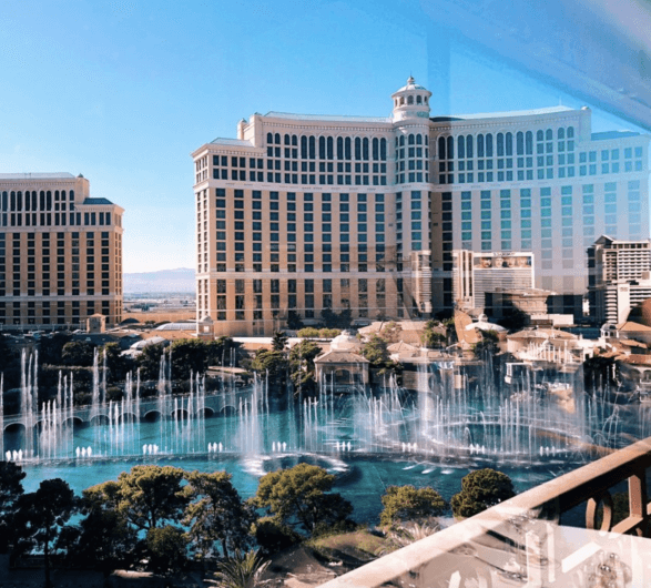 Las Vegas restaurants with a view of the Bellagio Fountains 53