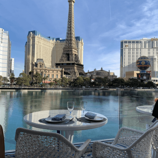 11 Las Vegas Restaurants With a View of Bellagio Fountains - That You