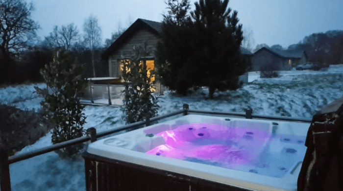 hot tub lodges in the uk