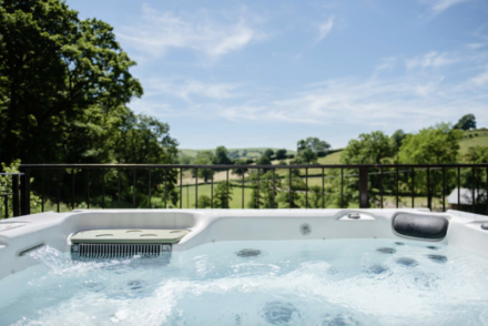 uk hot tub lodges