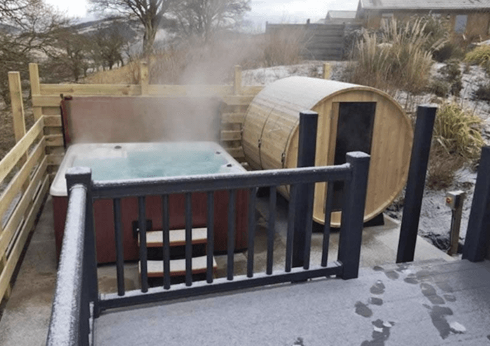 hot tub lodges in the uk