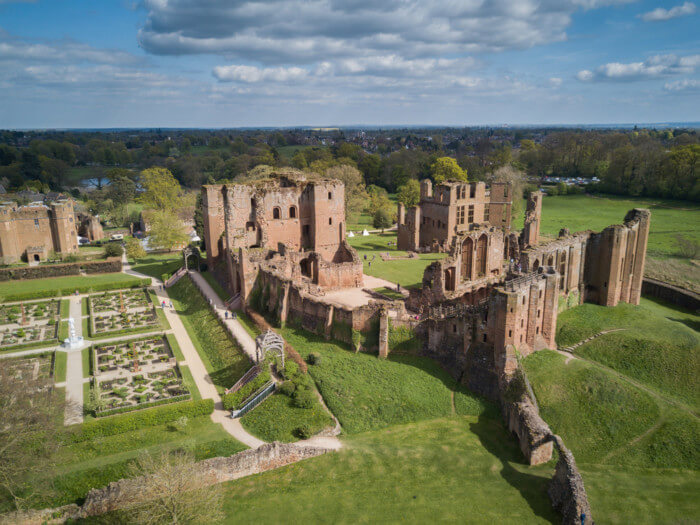 castles to tour in england