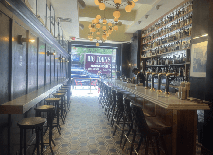 places to eat alone in NYC