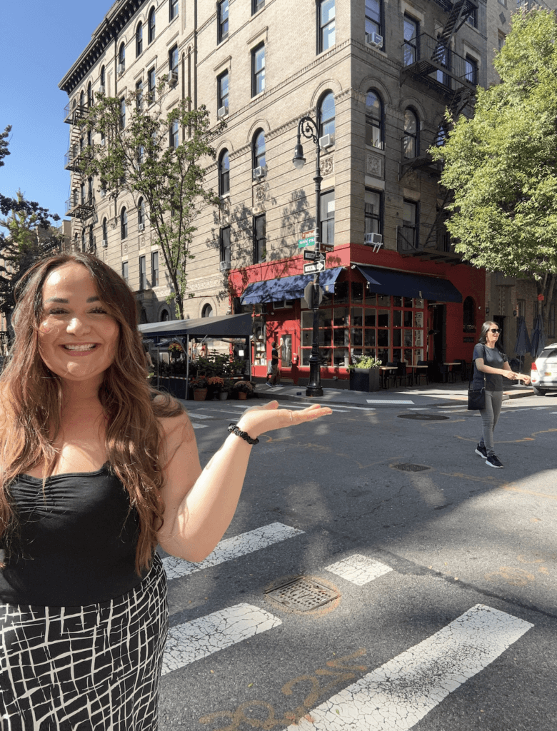 Ellie stood in front of the Friends apartment building in NYC.