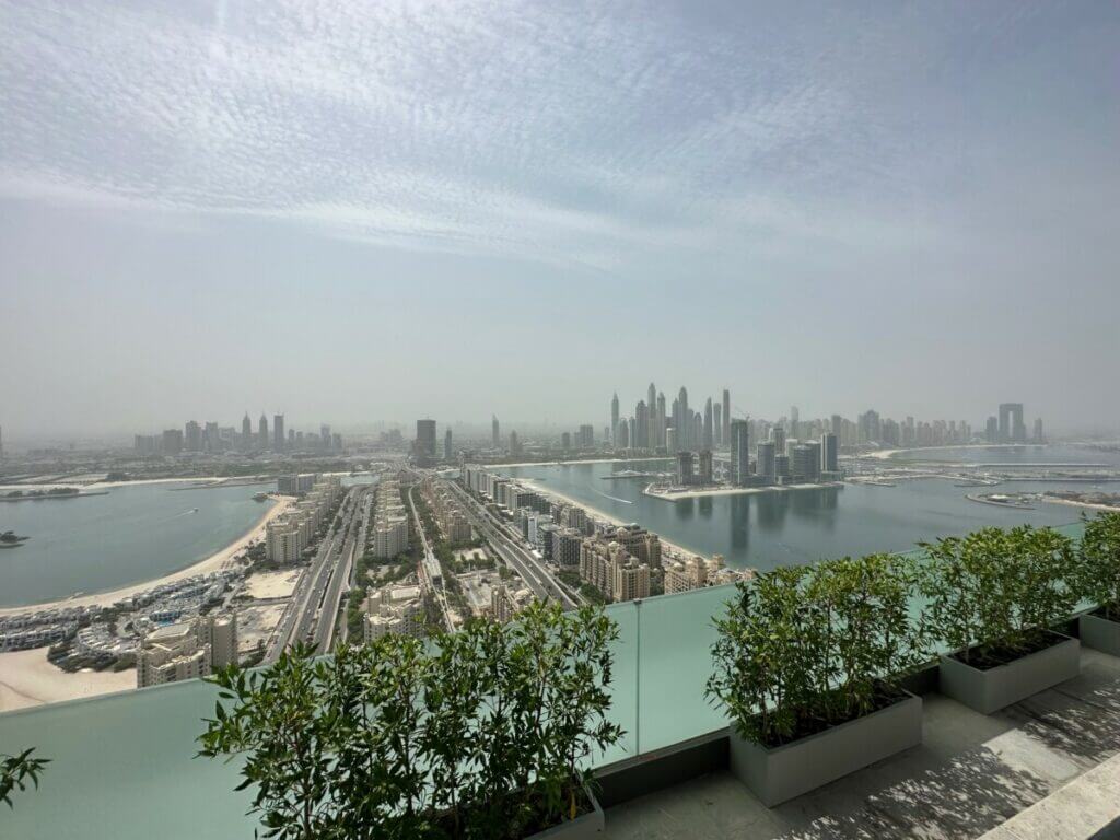 Аура Скай Пул (Aura Sky Pool) в Дубае. Насколько удивителен в 2024 году?