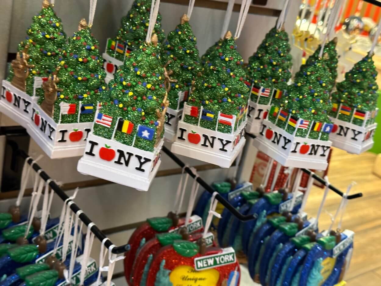 Take a look around 'Christmas in New York' the allyearround Christmas