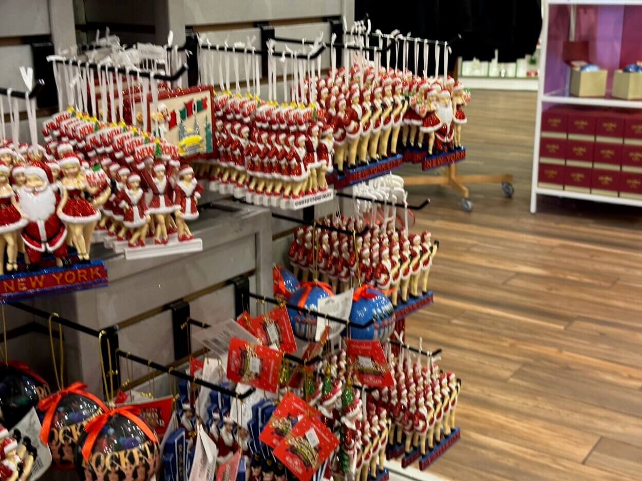 Take a look around 'Christmas in New York' the allyearround Christmas